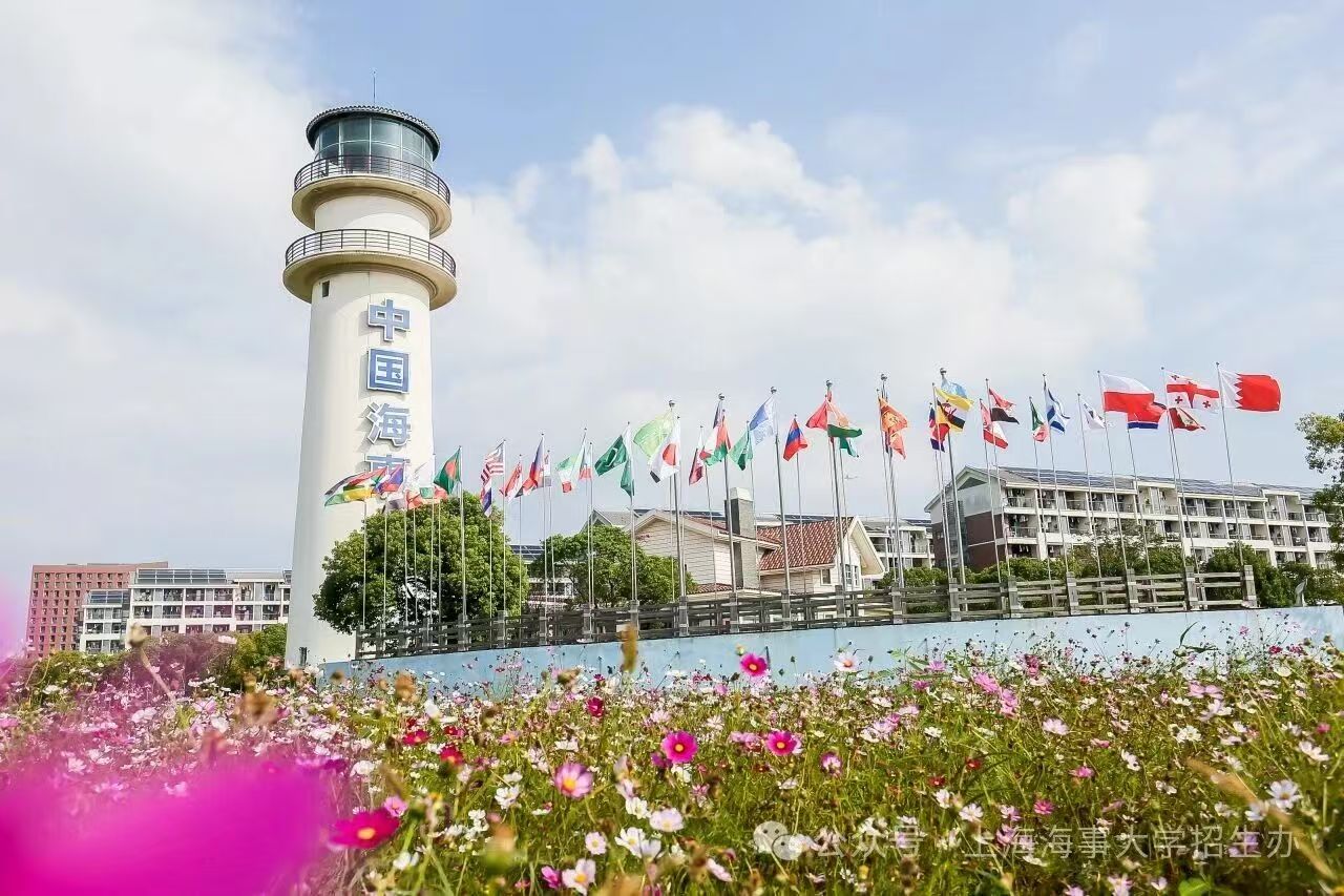 上海海事大学校园灯塔
